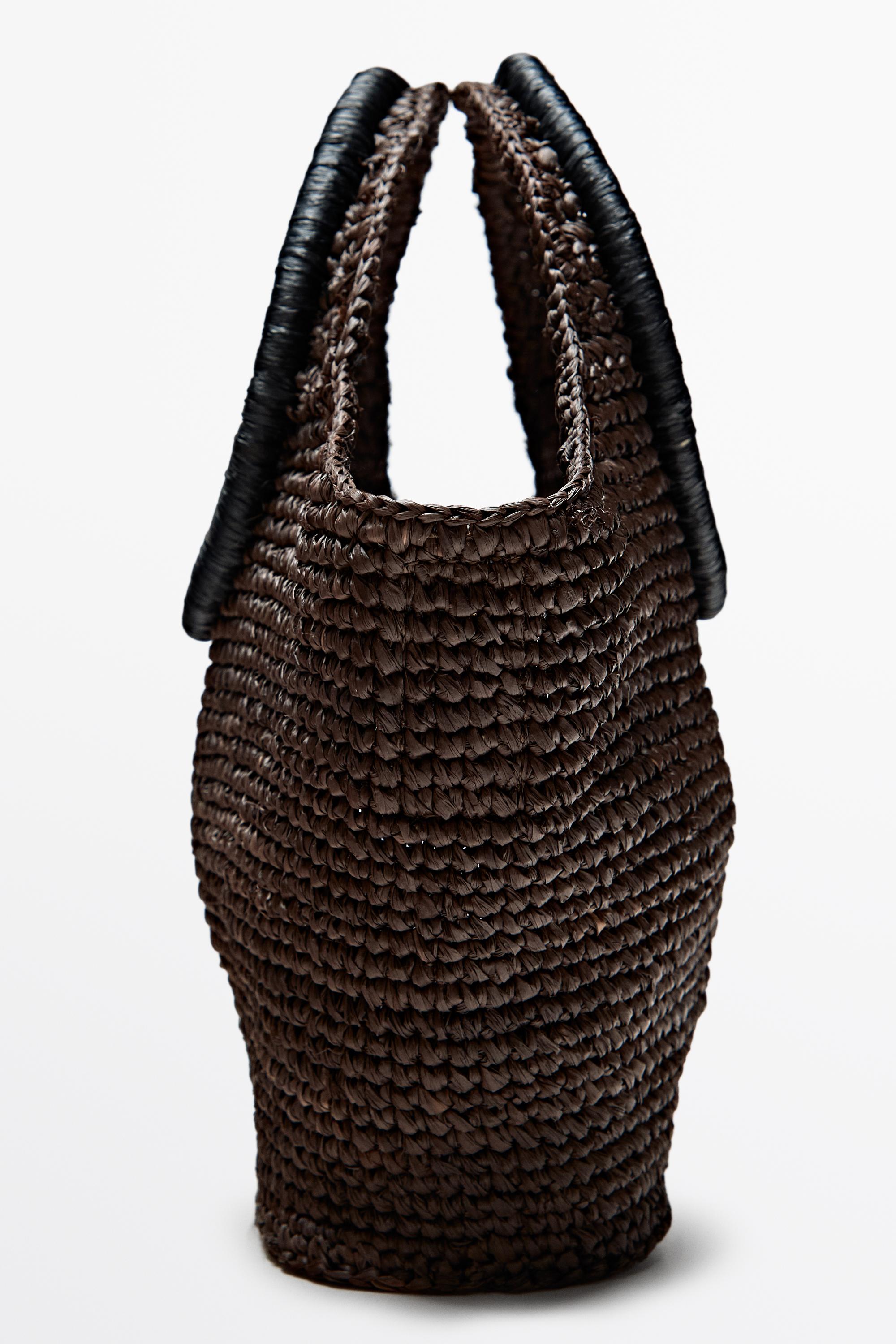 Mini-sac demi-lune en 100% raphia